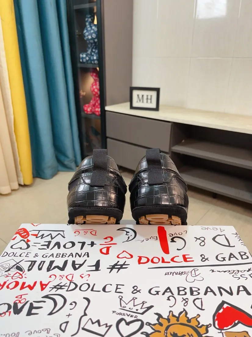 Men's shoes💰560🌹🌹"Dolce & Gabbana DG" original imported first-layer cowhide➕sheepskin lining, light on the foot, comfortable, versatile, original special outsole🔥favored by trendy men, welcome to compare quality🔥exquisite luxury, super A level! Compared with the genuine product at the counter, the version is no worse at all! Code number 38-44